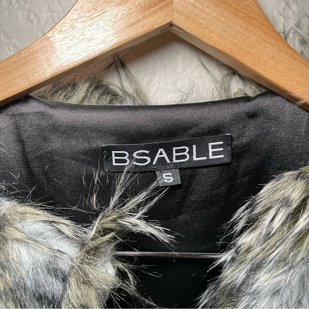 BSABLE | Faux Fur Jacket Size: Small - Picture 6 of 8